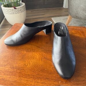 Aeropostale Black Leather Mules